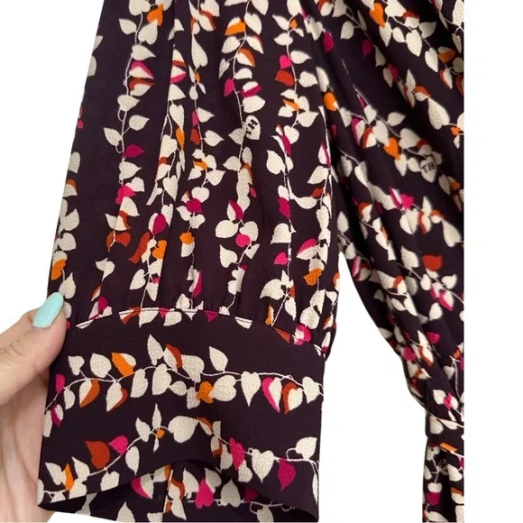 NEW Tommy Hilfiger floral dress with v neck front, tie waist and flowy. - Picture 6 of 7